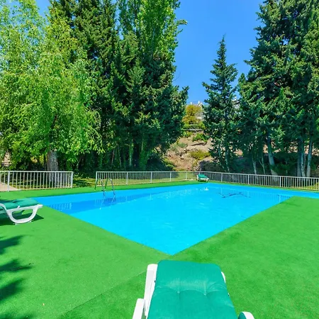 Privates Schwimmbad Mit Grill Und Feuerstelle