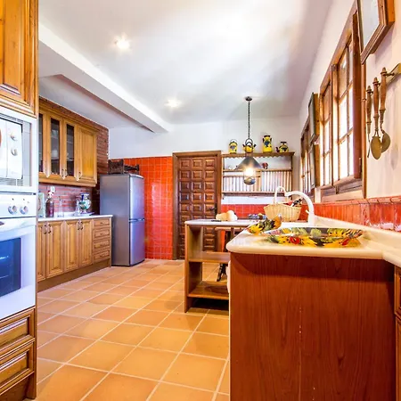 Holiday home Privates Schwimmbad Mit Grill Und Feuerstelle Alcaucin